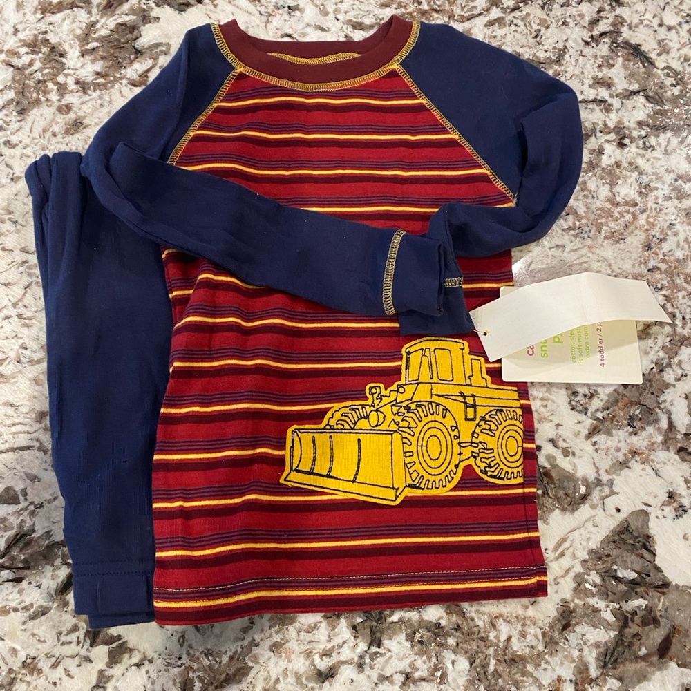 SIZE 4t Long sleeved pajama set NWT